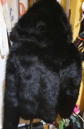 Giacca corta nera con cappuccio