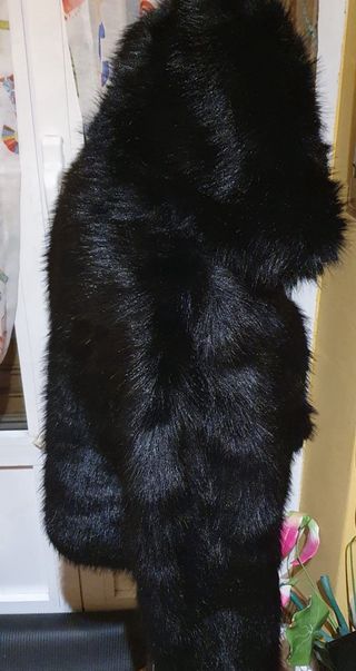 Giacca corta nera con cappuccio