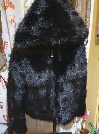 Giacca corta nera con cappuccio