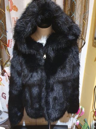 Giacca corta nera con cappuccio