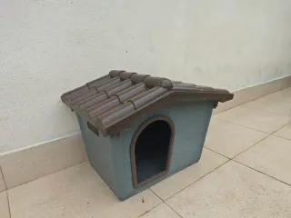 Casa para perro gris y marrón