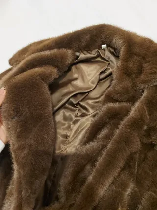 Abrigo de pelo sintético marrón Zara