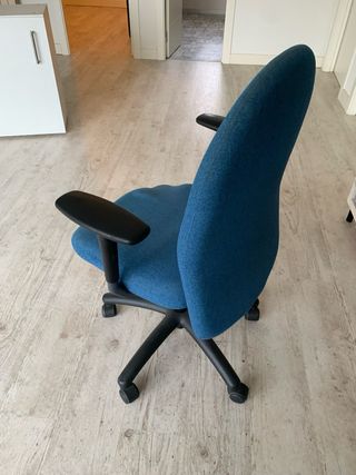Silla de oficina ergonómica azul