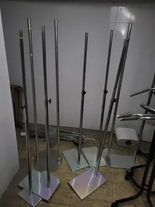 Mobiliario y hacesorios de tienda de ropa