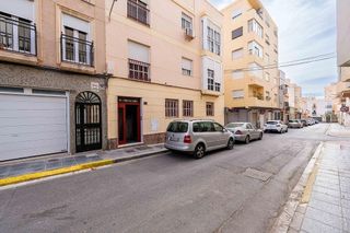Piso en alquiler en Plaza de Toros - Santa Rita en Almería