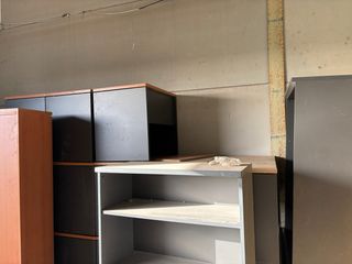 Mesa de madera y plástico