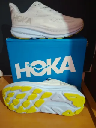 Zapatillas Hoka Blancas y amarillas /nuevas