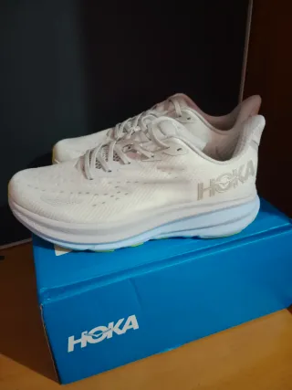 Zapatillas Hoka Blancas y amarillas /nuevas