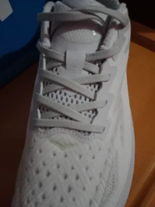 Zapatillas Hoka Blancas y amarillas /nuevas