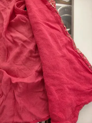 Chaleco rosa y dorado con lentejuelas