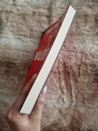 Tres mujeres (The Wives - Spanish Edition)