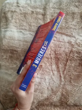 Tres mujeres (The Wives - Spanish Edition)