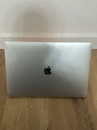 MacBook Pro 15” 2017 i7 16GB SSD 256GB Plata