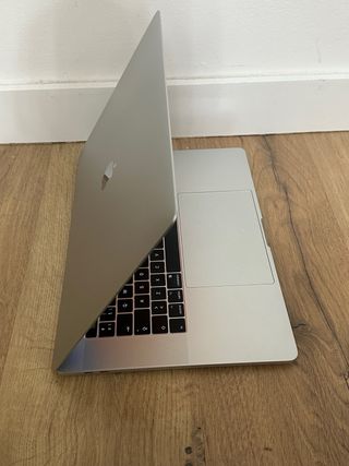 MacBook Pro 15” 2017 i7 16GB SSD 256GB Plata