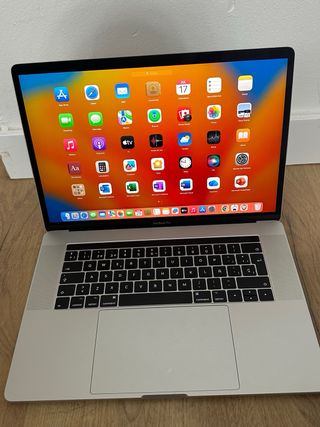 MacBook Pro 15” 2017 i7 16GB SSD 256GB Plata