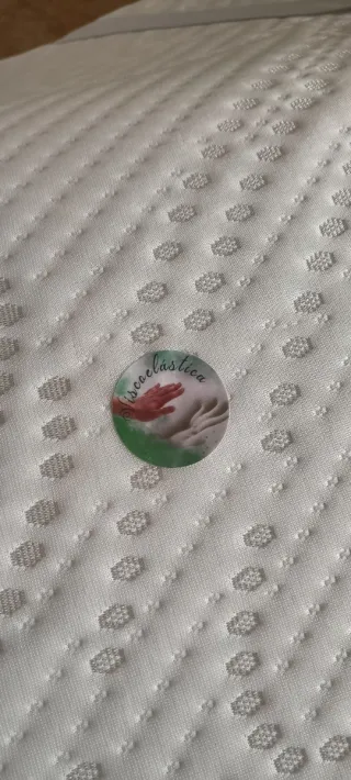 Cubre colchón viscoelástico blanco sin usar.