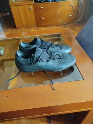 Botas de fútbol negras