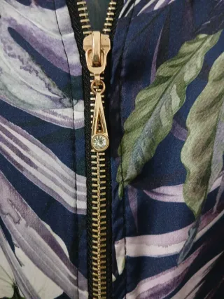 Bomber satinada flores azul y morado