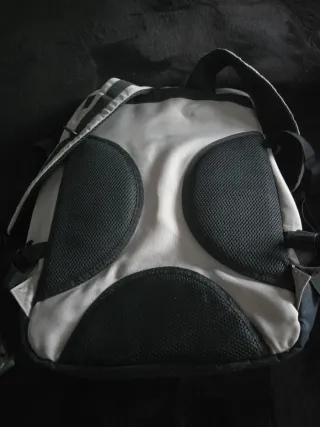 Mochila de viaje con múltiples compartimentos