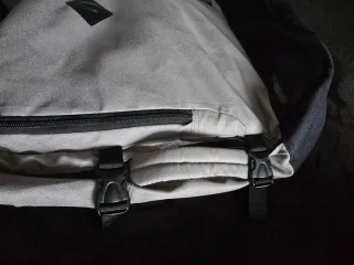Mochila de viaje con múltiples compartimentos