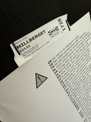 Escritorio con ruedas y silla negra 40€  40€