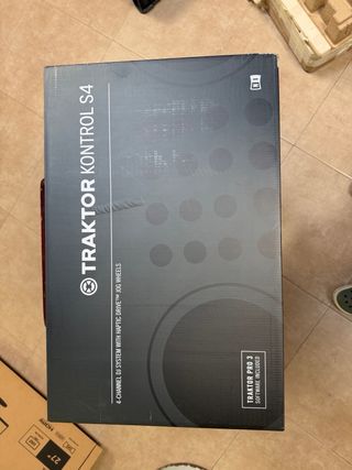 Mesa de mezclas Native Instruments TRAKTOR S4 MK3