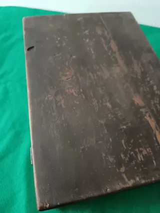 2 vecchie scatole in legno