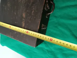 2 vecchie scatole in legno