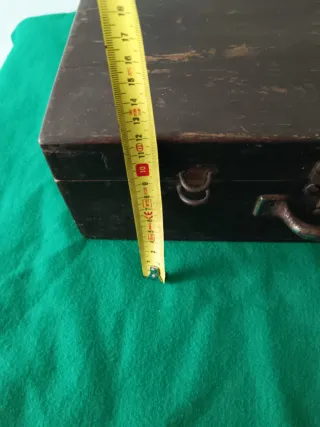 2 vecchie scatole in legno