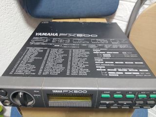 Procesador multi efectos YAMAHA FX500