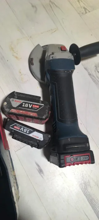 Taladro y radial Bosch en maletín