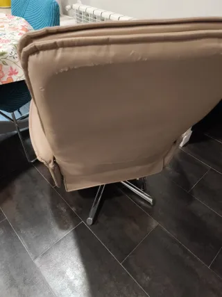 Sillón beige de piel