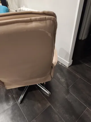 Sillón beige de piel