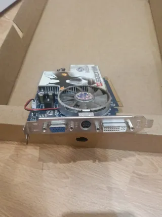 Tarjeta Gráfica Sapphire ATI Radeon 1600 PRO