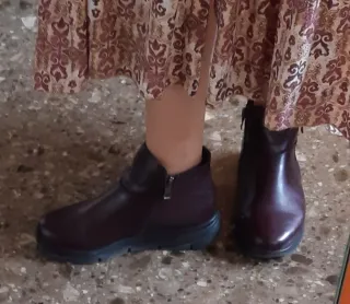 Botines de piel mujer color burdeos