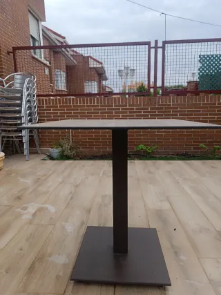 Mesa de jardín cuadrada