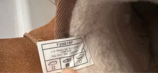 Botín UGG cuña bajo marrón caramelo