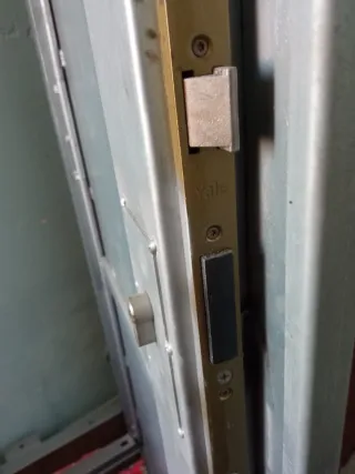 Puerta de seguridad Ocupa con 2 llaves