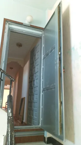 Puerta de seguridad Ocupa con 2 llaves