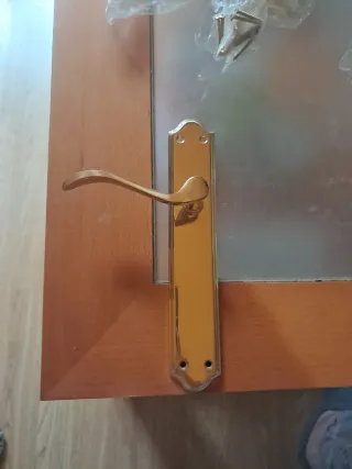 Manilla puerta interior dorada