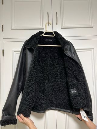 Cazadora efecto piel Zara Talla S