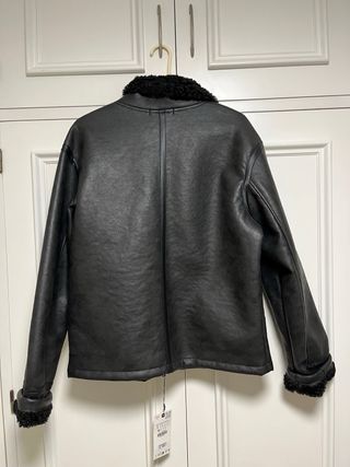 Cazadora efecto piel Zara Talla S