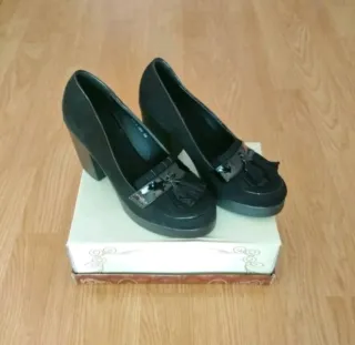 Zapatos negros Y. 38, Sin estrenar