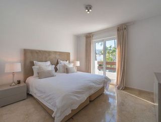 Casa adosada en alquiler en Nueva Alcántara en Marbella