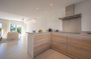 Casa adosada en alquiler en Nueva Alcántara en Marbella