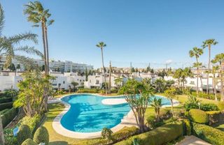 Casa adosada en alquiler en Nueva Alcántara en Marbella