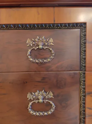 Mueble de madera maciza