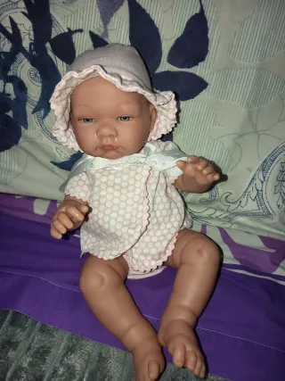 Muñeca bebé realista