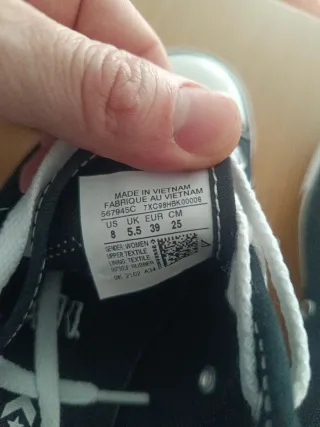 Zapatillas Converse Negras y Blancas