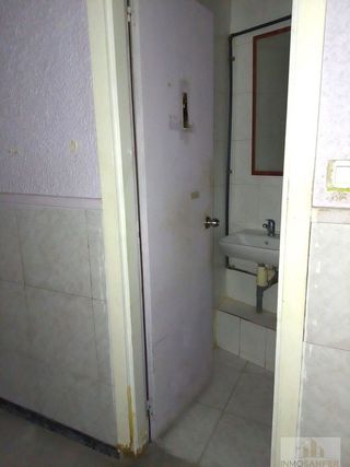 Local comercial en venta en Singuerlín - Can Franquesa - Les Oliveres en Santa Coloma de Gramanet